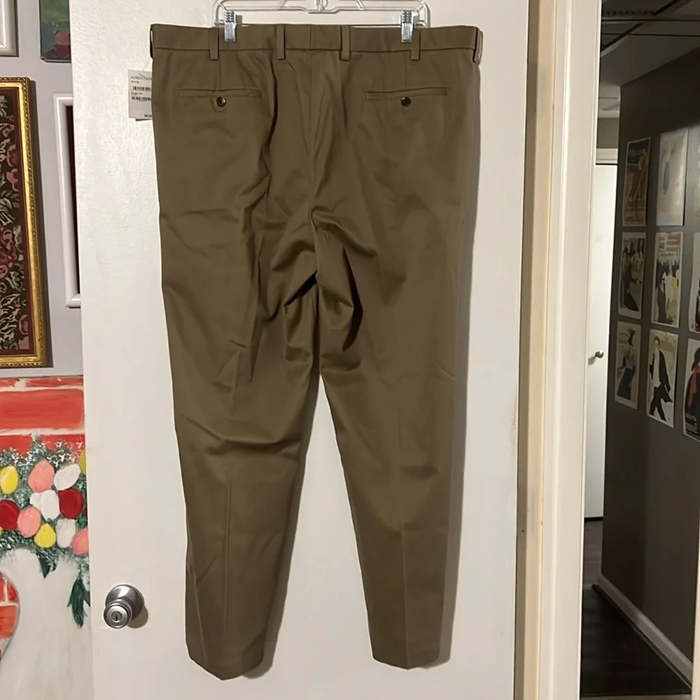 Nordstrom men’s wrinkle free smart care taupe trousers NWT